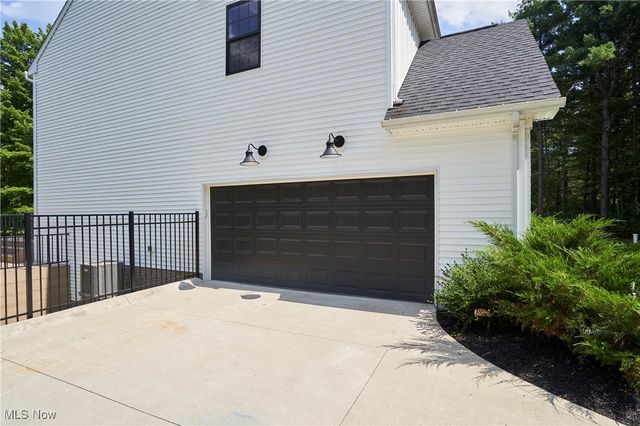 7754 Bainbridge Road, Chagrin Falls, OH 44023