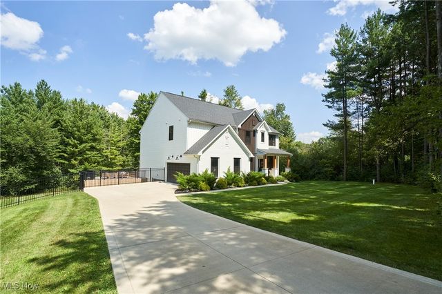 7754 Bainbridge Road, Chagrin Falls, OH 44023