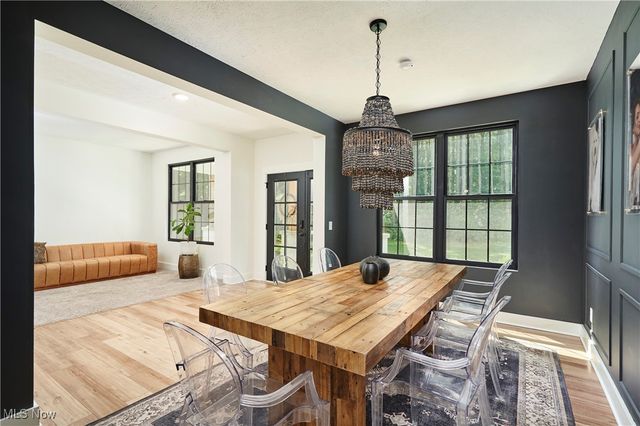 7754 Bainbridge Road, Chagrin Falls, OH 44023