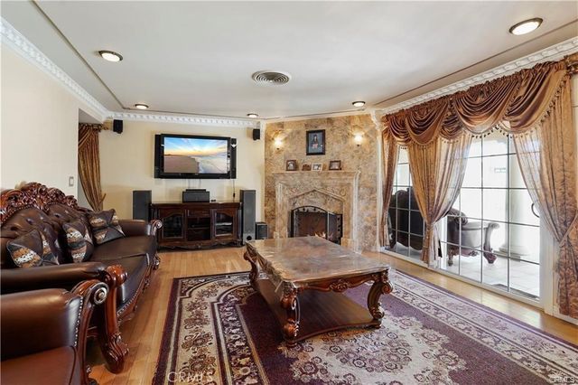 7060 Morse Avenue, North Hollywood, CA 91605