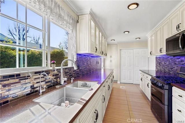 7060 Morse Avenue, North Hollywood, CA 91605