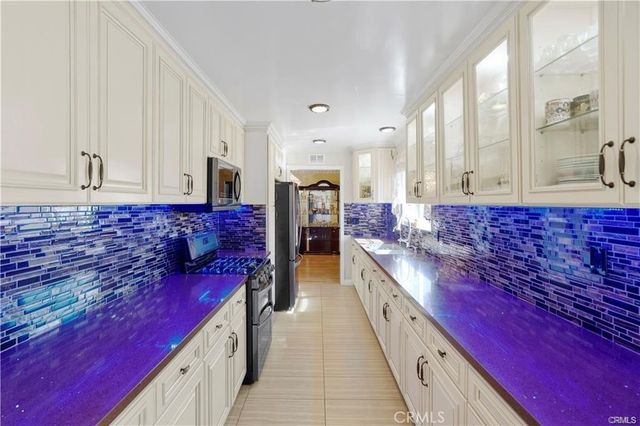 7060 Morse Avenue, North Hollywood, CA 91605