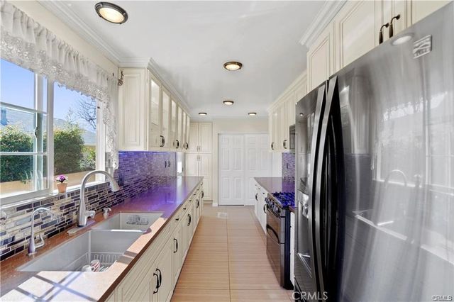 7060 Morse Avenue, North Hollywood, CA 91605