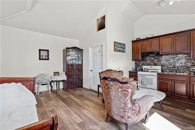 7060 Morse Avenue, North Hollywood, CA 91605