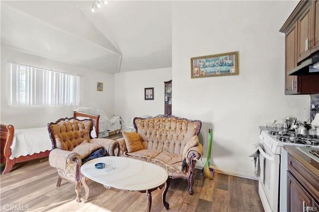 7060 Morse Avenue, North Hollywood, CA 91605