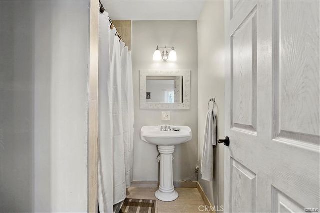 7060 Morse Avenue, North Hollywood, CA 91605