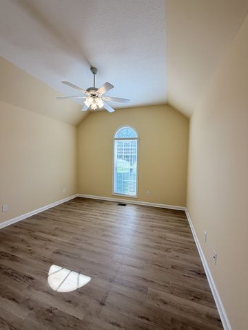 332 Hazeltine Dr, Gallatin, TN 37066