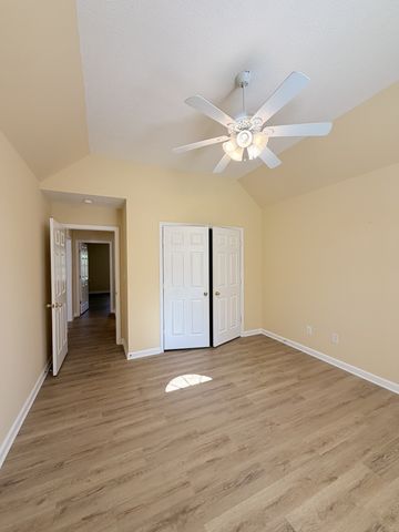 332 Hazeltine Dr, Gallatin, TN 37066