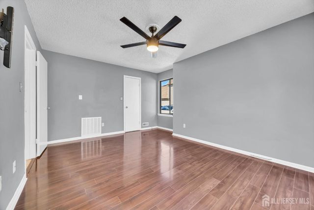 9 Carriage Place, Edison, NJ 08820