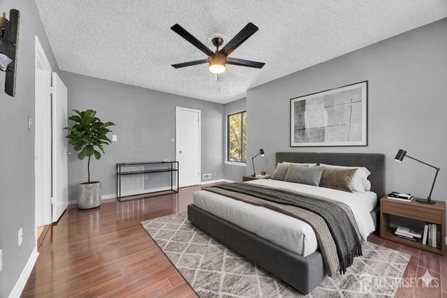 9 Carriage Place, Edison, NJ 08820