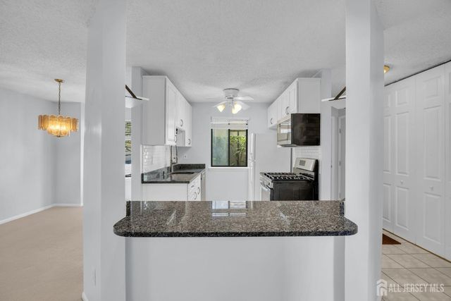 9 Carriage Place, Edison, NJ 08820