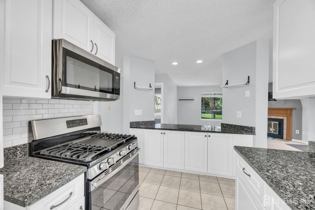 9 Carriage Place, Edison, NJ 08820