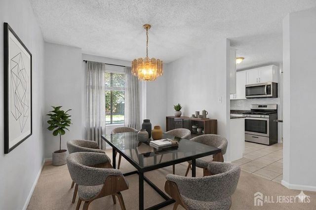 9 Carriage Place, Edison, NJ 08820
