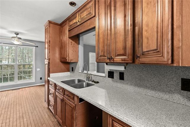 63 Gold Creek Dr, Tallapoosa, GA 30179