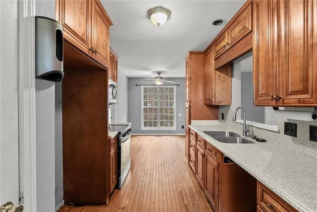 63 Gold Creek Dr, Tallapoosa, GA 30179