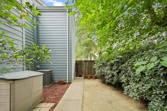 2038 Renoir Ave, Davis, CA 95618