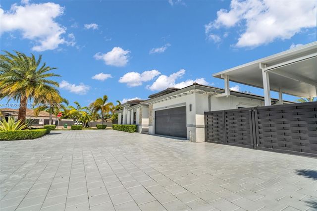 21301 SW 132nd Ct, Miami, FL 33177