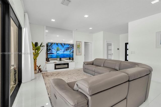 21301 SW 132nd Ct, Miami, FL 33177