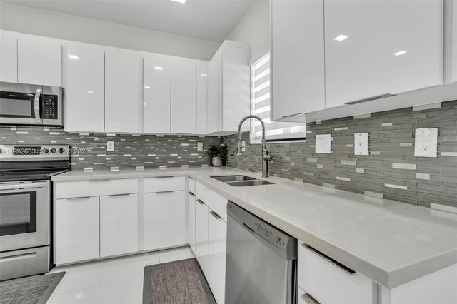 21301 SW 132nd Ct, Miami, FL 33177