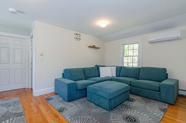 1089 Main Street, Barnstable, MA 02635