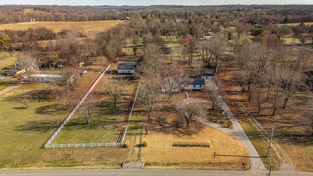 895 Harsh Ln, Castalian Springs, TN 37031