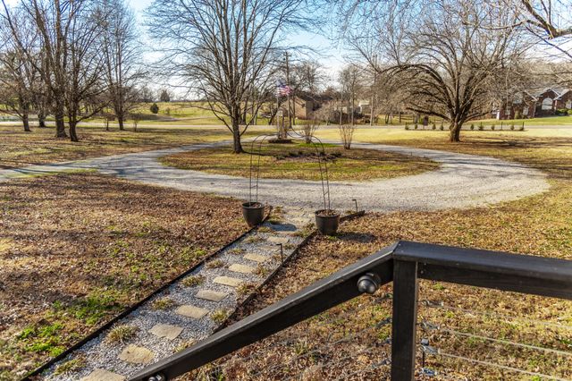 895 Harsh Ln, Castalian Springs, TN 37031