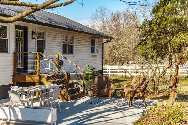 895 Harsh Ln, Castalian Springs, TN 37031