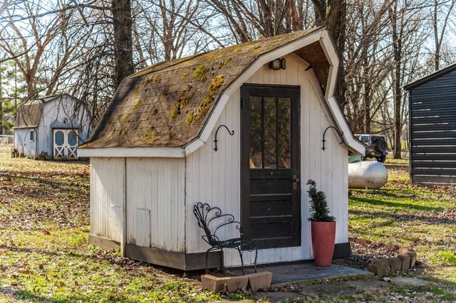 895 Harsh Ln, Castalian Springs, TN 37031