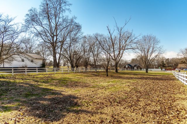 895 Harsh Ln, Castalian Springs, TN 37031