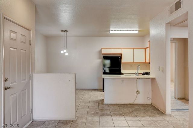 5751 East Hacienda Avenue 123, Las Vegas, NV 89122