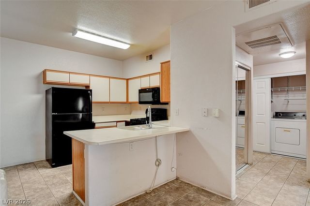 5751 East Hacienda Avenue 123, Las Vegas, NV 89122