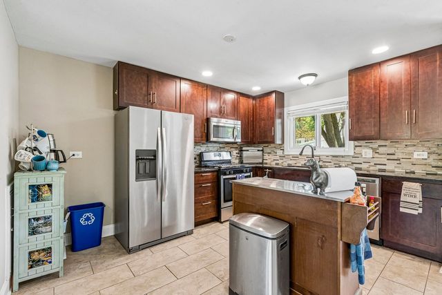 7 Derbyshire Court, Bolingbrook, IL 60440