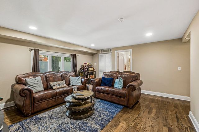 7 Derbyshire Court, Bolingbrook, IL 60440