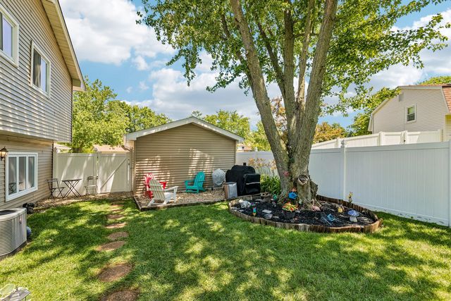 7 Derbyshire Court, Bolingbrook, IL 60440