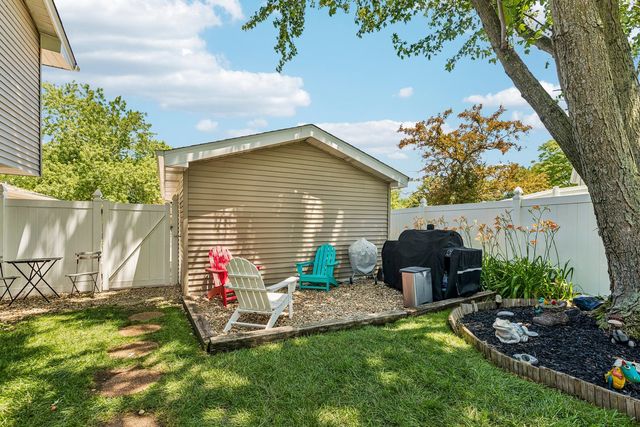 7 Derbyshire Court, Bolingbrook, IL 60440
