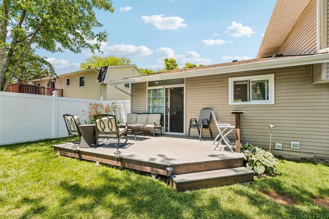7 Derbyshire Court, Bolingbrook, IL 60440