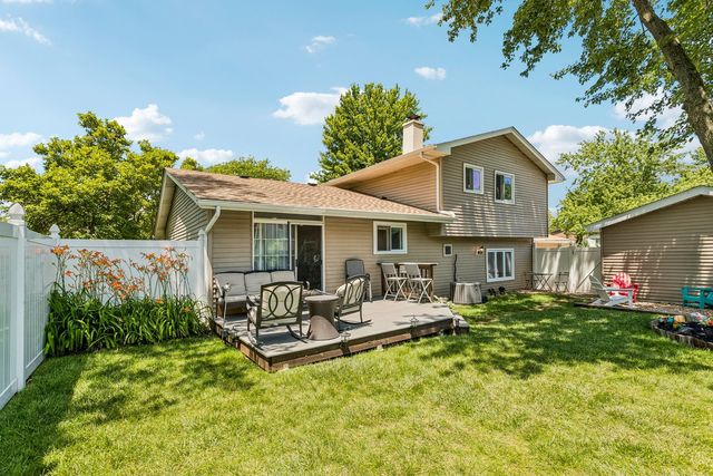 7 Derbyshire Court, Bolingbrook, IL 60440