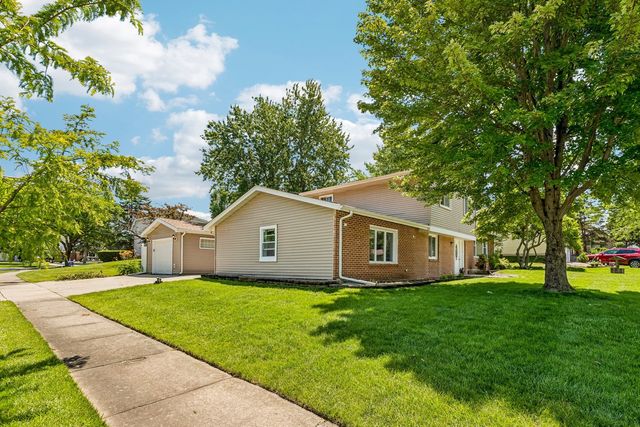 7 Derbyshire Court, Bolingbrook, IL 60440