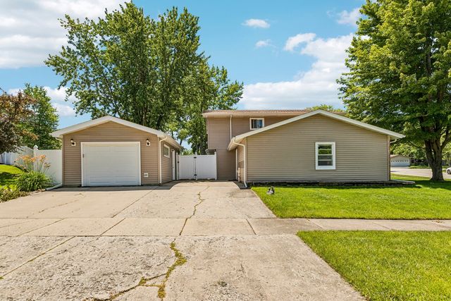 7 Derbyshire Court, Bolingbrook, IL 60440