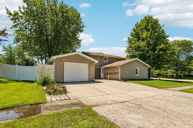 7 Derbyshire Court, Bolingbrook, IL 60440