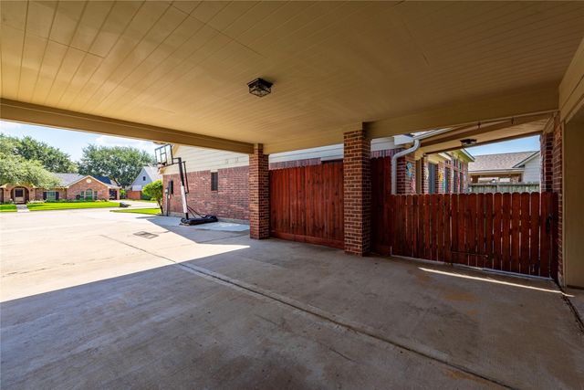 507 Clear Creek Meadows Drive, League City, TX 77573