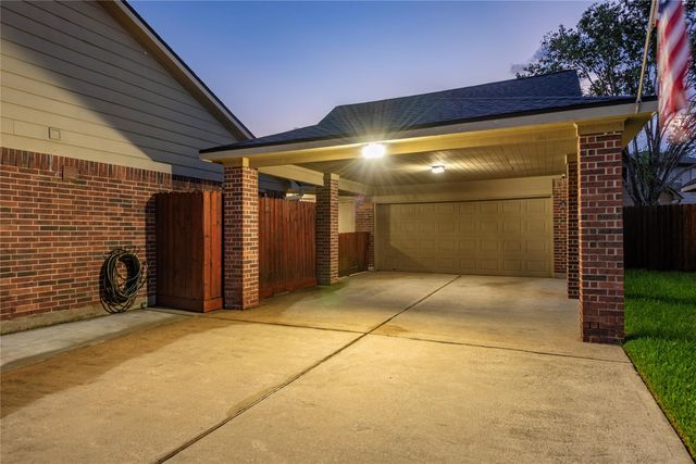 507 Clear Creek Meadows Drive, League City, TX 77573