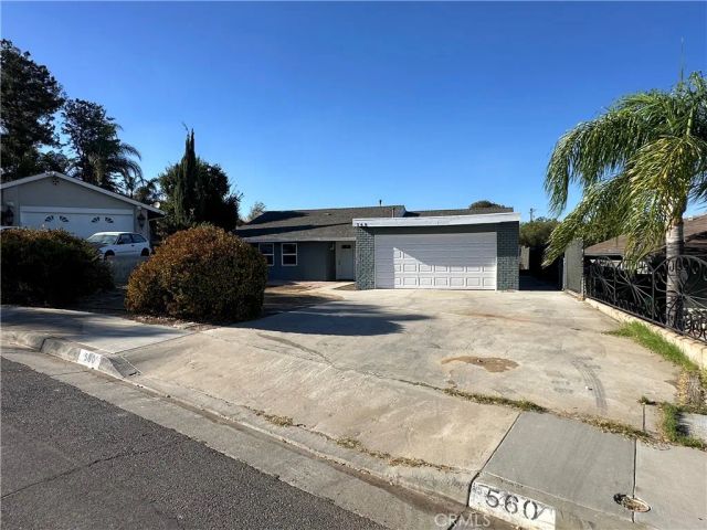 560 W 10th Street, Perris, CA 92570
