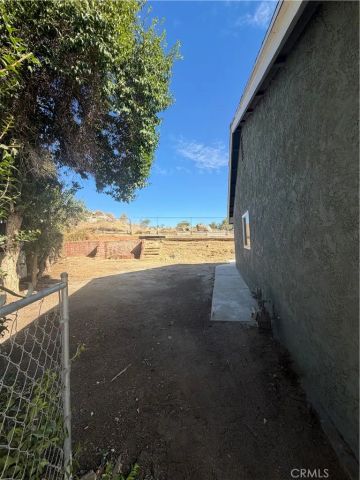 560 W 10th Street, Perris, CA 92570