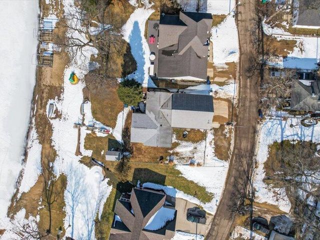 11178 E Shore Drive, Delton, MI 49046