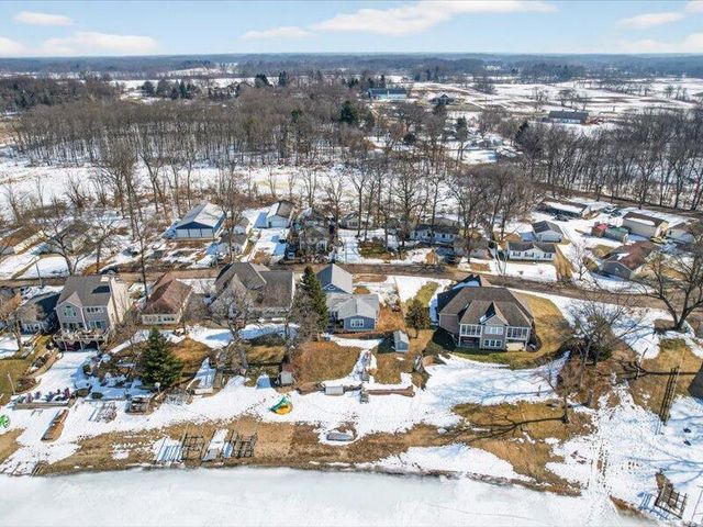 11178 E Shore Drive, Delton, MI 49046