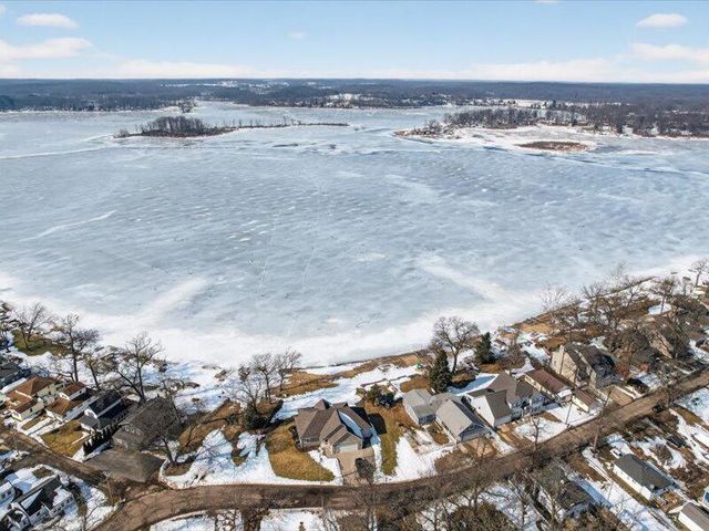 11178 E Shore Drive, Delton, MI 49046