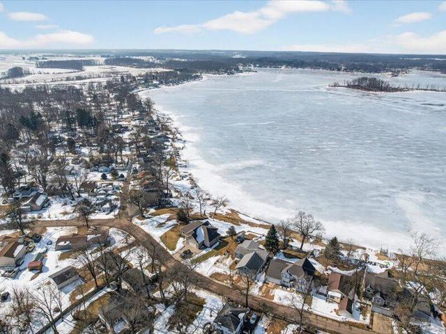 11178 E Shore Drive, Delton, MI 49046