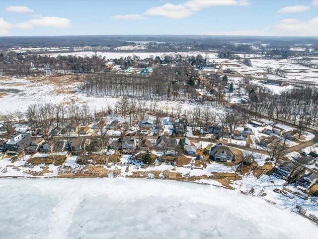 11178 E Shore Drive, Delton, MI 49046