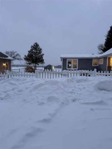 11178 E Shore Drive, Delton, MI 49046